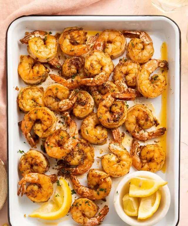 Healthy broiled shrimp with garlic and lemon, a low-carb diabetes-friendly recipe
